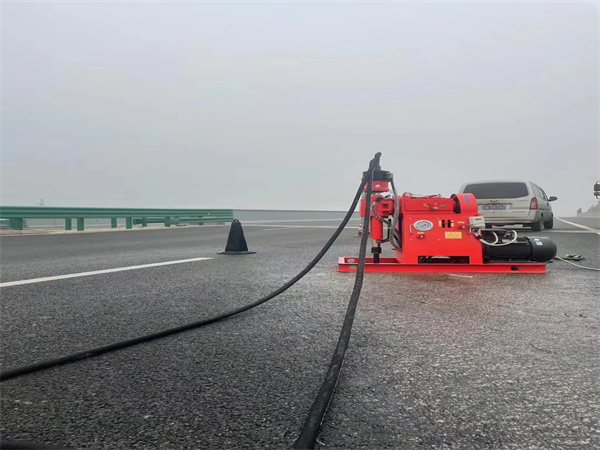 渭滨马路路基路面开裂下沉注浆加固灌浆