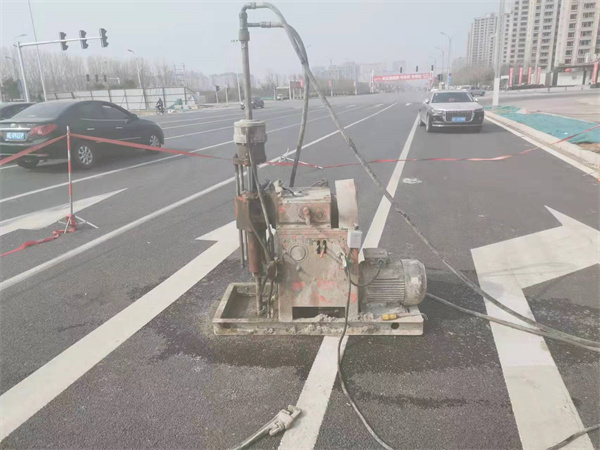 渭滨公路路面下沉沉降开裂注浆加固施工